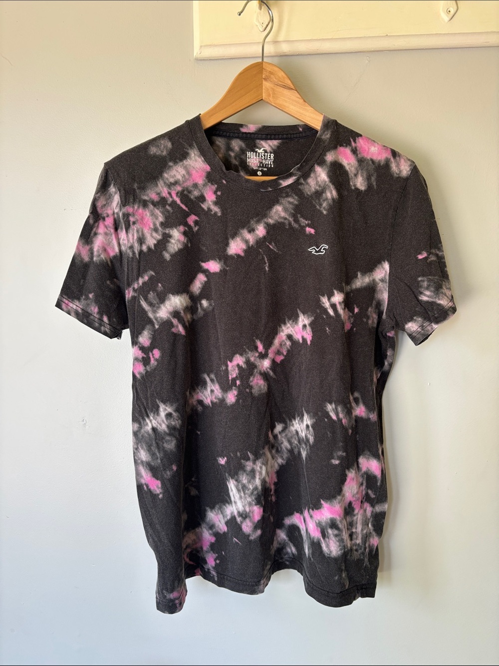 Hollister Tie-Dye Mist-Have Crewneck Tee Black & Pink Size L